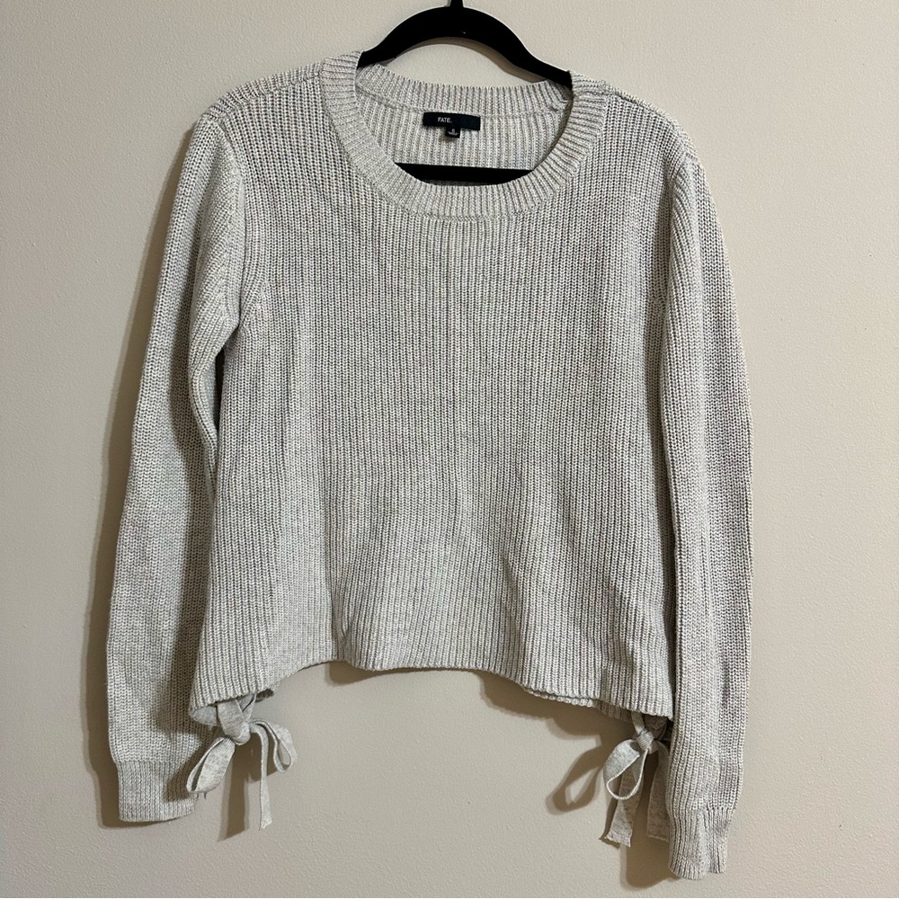 EUC Fate. Gray pullover sweater